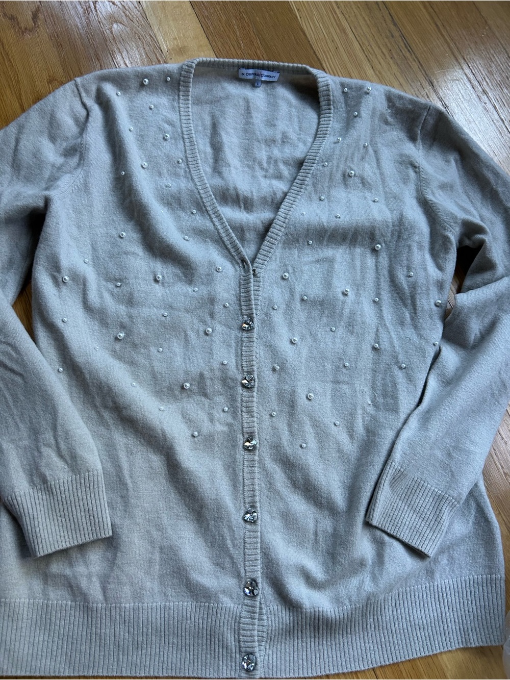 Oxford 100 % Lana wool Pearl-Accent Light Gray V-Neck Cardigan Sweater